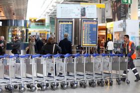 CERCA DE 40 TRABALHADORES EM PROTESTO NO AEROPORTO DE LISBOA