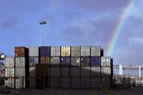 CATÓLICA CORTA PREVISÕES DE CRESCIMENTO PARA 0,7% EM 2014 E PARA 1,3% EM 2015