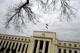 RESERVA FEDERAL PÕE FIM A PROGRAMA DE ESTÍMULOS E MANTÉM TAXAS DE JURO