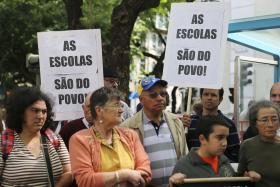 ALUNOS, PAIS E PROFESSORES MANIFESTAM-SE JUNTO ÀS ESCOLAS ONDE FALTAM DOCENTES