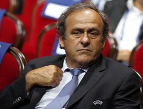 PLATINI DIZ QUE SUSPEITAS PODEM LEVAR A NOVA VOTAÇÃO SOBRE O MUNDIAL DO QATAR