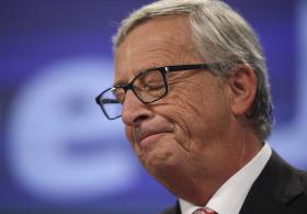 JEAN-CLAUDE JUNCKER ANUNCIA DEMISSÃO DA COMISSÁRIA DESIGNADA ESLOVENA E BUSCA ALTERNATIVA