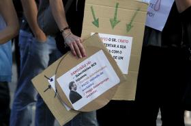 ALGUNS MILHARES DE PROFESSORES DESFILAM EM LISBOA E PEDEM A DEMISSÃO DE MINISTRO