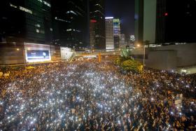 HONG KONG: JORNAL DO PC CHINÊS DIZ QUE PROTESTOS ESTÃO “CONDENADOS AO FRACASSO”