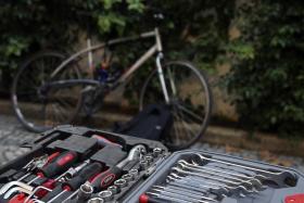 OFICINA COMUNITÁRIA EM COIMBRA AJUDA CICLISTAS A REPARAREM AS SUAS BICICLETAS