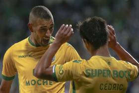 SPORTING GOLEIA (4-0) EM PENAFIEL E SOBE, PROVISORIAMENTE, A TERCEIRO DA I LIGA