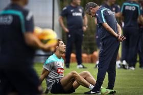 FERNANDO SANTOS NÃO DEIXA CRISTIANO RONALDO NO HOTEL NO PRIMEIRO TREINO