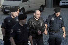 SUSPEITOS DE INCÊNDIOS DO CARAMULO VISTOS A PASSAR JUNTOS DE MOTA POR BOMBEIRO