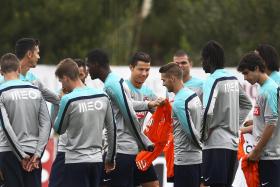 SELEÇÃO PORTUGUESA VIAJA PARA PARIS SEM PROBLEMAS FÍSICOS NA “BAGAGEM”