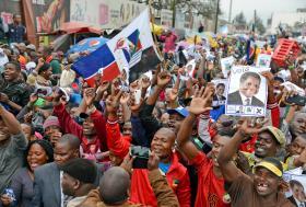 MOÇAMBIQUE/ELEIÇÕES: MULTIDÃO BLOQUEIA BAIXA DE MAPUTO PARA VER “PAPÁ” DHLAKAMA