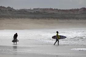 MOCHE RIP CURL PRO PORTUGAL CONTINUA À ESPERA DE MELHORES ONDAS