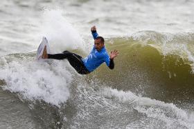 TIAGO PIRES VOLTA A “CAIR” NA REPESCAGEM MOCHE RIP CURL PRO PORTUGAL