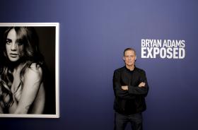 FOTOGRAFAR NÃO É UM PASSATEMPO, É DEDICAÇÃO A CEM POR CENTO — MÚSICO BRYAN ADAMS