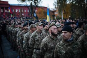 UCRÂNIA: MAIS DE 100 SOLDADOS UCRANIANOS CERCADOS POR PRÓ-RUSSOS EM LUGANSK