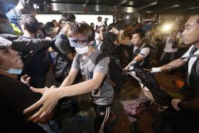 HONG KONG: VINTE E SEIS DETIDOS EM NOVOS CONFRONTOS ENTRE POLÍCIA E MANIFESTANTES