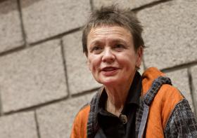 PROTESTOS EM HONG KONG SÃO “ESPANTOSOS” E MERECEM O APOIO “TOTAL” DE LAURIE ANDERSON