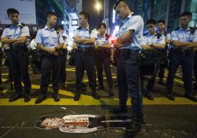 HONG KONG: OS MAIS POBRES DOMINARIAM O VOTO EM CASO DE ELEIÇÕES LIVRES – CY LEUNG