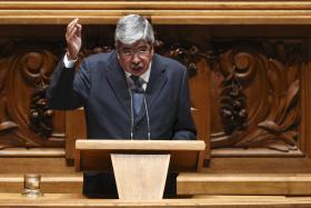 OE2015: FERRO RODRIGUES AGITA PLENÁRIO AO ELOGIAR JOSÉ SÓCRATES