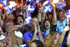 Imagem de arquivo: apoiantes do Parti Quebecois reagem quando os resultados das eleições são anunciados em Montreal - 4 de setembro de 2012. The Canadian Press / Graham Hughes