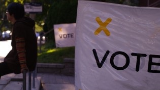 Trinta e oito vereadores municipais estão em busca de reeleição, incluindo Rob Ford. Entretanto, seis vereadores, incluindo Gloria Lindsay Luby, Karen Stintz e Mike Del Grande, estão a deixar o cargo no final deste mandato