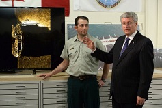 O primeiro-ministro Stephen Harper fala sobre a descoberta da Victoria Strait Expedition, ao lado de Ryan Harris da Parks Canada, em Otava - 9 de setembro de 2014. The Canadian Press / Sean Kilpatrick