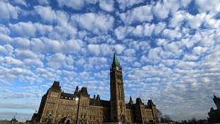 O Parliament Hill, em Otava. Foto de arquivo. (The Canadian Press / Sean Kilpatrick)