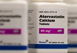 Frascos de comprimidos de Atorvastatin Calcium, a forma genérica do Lipitor, são retratados nesta foto sem data. The Canadian Press / AP, Watson Pharmaceuticals Inc., Bill Gallery