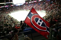 Um jogo de hóquei dos Montreal Canadiens no interior do Bell Centre. The Canadian Press / Lee Brown