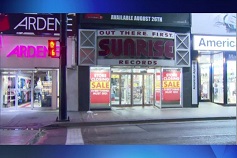 A loja Sunrise Records no 336 Yonge St., próximo da Dundas Street East - 30 de setembro de 2014. CityNews