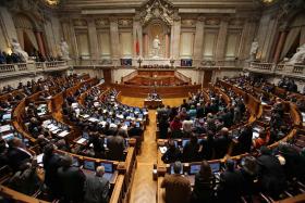 OE2015: AR APROVA PROPOSTA DA MAIORIA PARA REDUÇÃO DE IMPOSTOS NAS REGIÕES AUTÓNOMAS