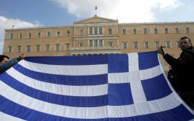PARLAMENTO GREGO ALTERA LEI E ABRE CAMINHO AO REGRESSO DA ‘TROIKA’
