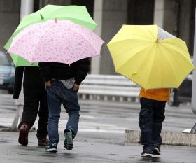 SETE DISTRITOS DO CONTINENTE SOB AVISO LARANJA DEVIDO A CHUVA E VENTO FORTE