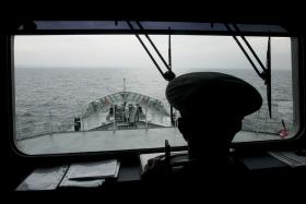 MARINHA RESGATA 122 PESSOAS EM NOVA OPERAÇÃO DE SALVAMENTO AO LARGO DA LÍBIA