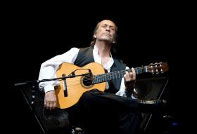 PACO DE LUCÍA RECONHECIDO COM O GRAMMY LATINO PARA MELHOR ÁLBUM DO ANO