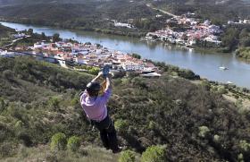“MÁQUINA DO TEMPO” LIGA ALCOUTIM A SANLÚCAR EM MENOS DE UM MINUTO