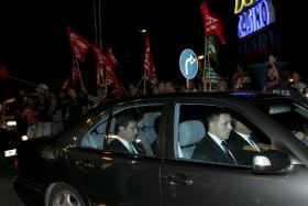 PASSOS RECEBIDO COM PROTESTOS DE ALGUMAS DEZENAS NA MADEIRA