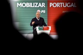 ANTÓNIO COSTA DESAFIA GOVERNO A VIABILIZAR AS PROPOSTAS DO PS PARA O OE 2015