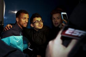 SELEÇÃO PORTUGUESA COM CHEGADA DISCRETA A MANCHESTER