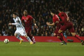 GOLO DE RAPHAEL GUERREIRO DÁ A VITÓRIA DE PORTUGAL SOBRE A ARGENTINA