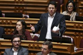 OE2015: OPOSIÇÃO ACUSA GOVERNO DE PROMOVER DESEMPREGO, EXECUTIVO NEGA DESPEDIMENTOS