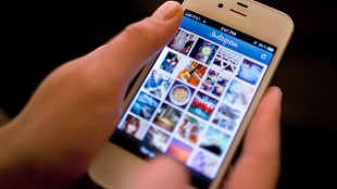 Instagram é mostrado num iPhone. (AP / Karly Domb Sadof)