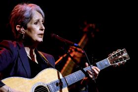CANTORA JOAN BAEZ ATUA EM PORTUGAL EM MARÇO E ABRIL DE 2015