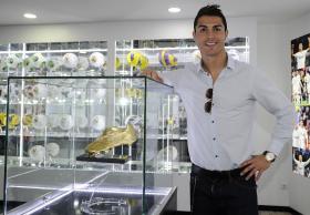 MADEIRA RENDE HOMENAGEM A CRISTIANO RONALDO