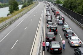AUTOMÓVEL A ARDER NA A2 PERTO DE ALJUSTREL NO SENTIDO SUL/NORTE