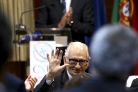 ADRIANO MOREIRA LAMENTA “DEIXA-ANDAR” DE PORTUGAL NA CPLP