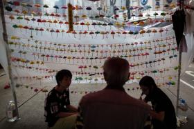 HONG KONG: POLÍCIA COMEÇA A DESMANTELAR DERRADEIRO ACAMPAMENTO DOS MANIFESTANTES