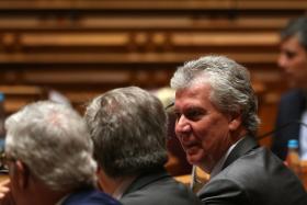 VISTOS GOLD: GOVERNO SOLICITOU CONTRIBUTOS AOS GRUPOS PARLAMENTARES