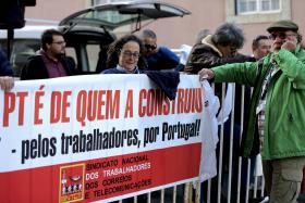 TRABALHADORES DA PT PORTUGAL PEDEM A PASSOS COELHO QUE DEFENDA A EMPRESA