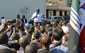 MOÇAMBIQUE/ELEIÇÕES: DHLAKAMA VOLTA A MAPUTO E REITERA EXIGÊNCIA DE GOVERNO DE GESTÃO