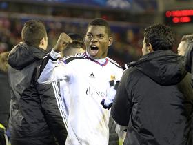 CAMARONÊS EMBOLO, DO BASILEIA, NATURALIZA-SE SUÍÇO PARA REPRESENTAR SELEÇÃO